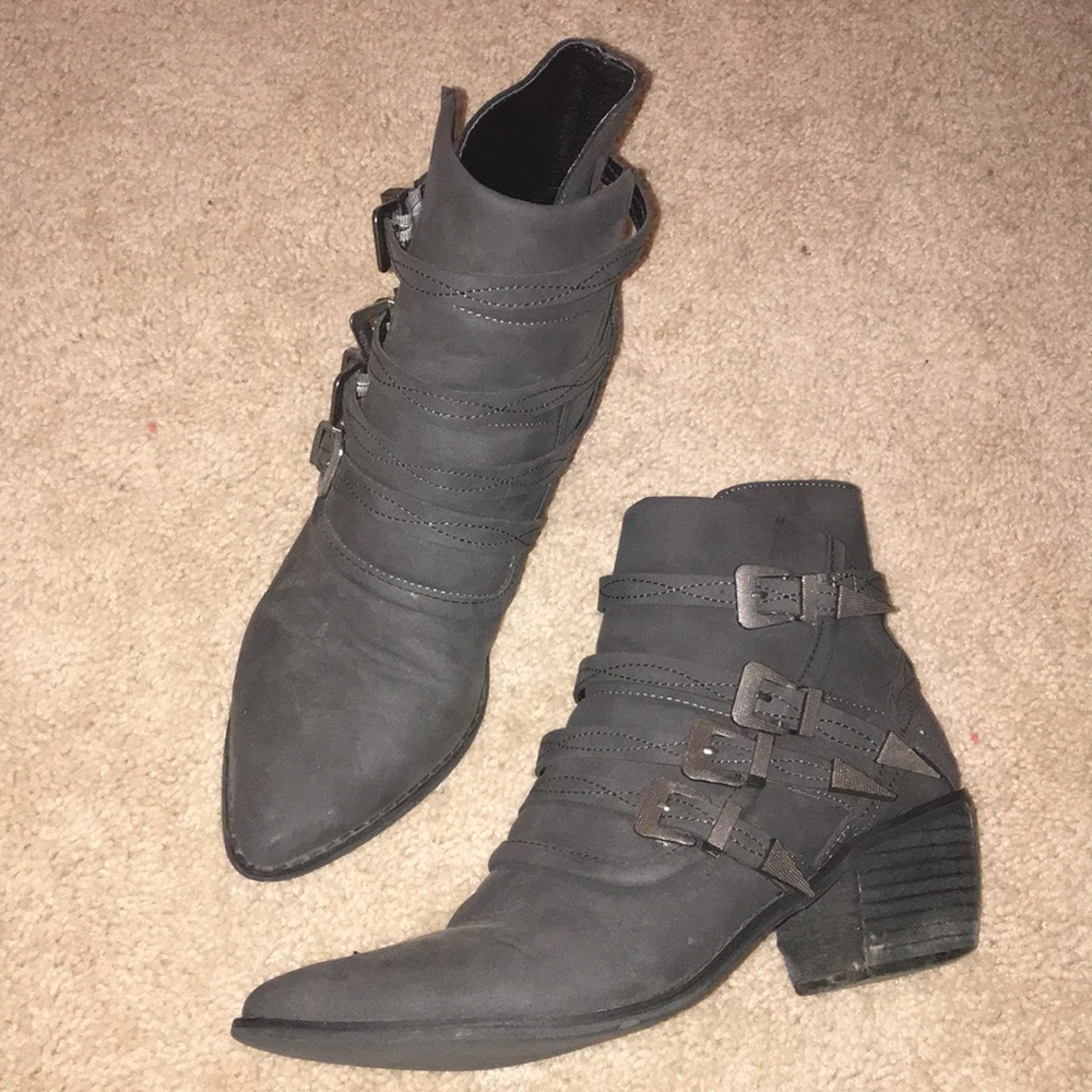 ❌SOLD❌Miracle Miles black/gunmetal leather booties